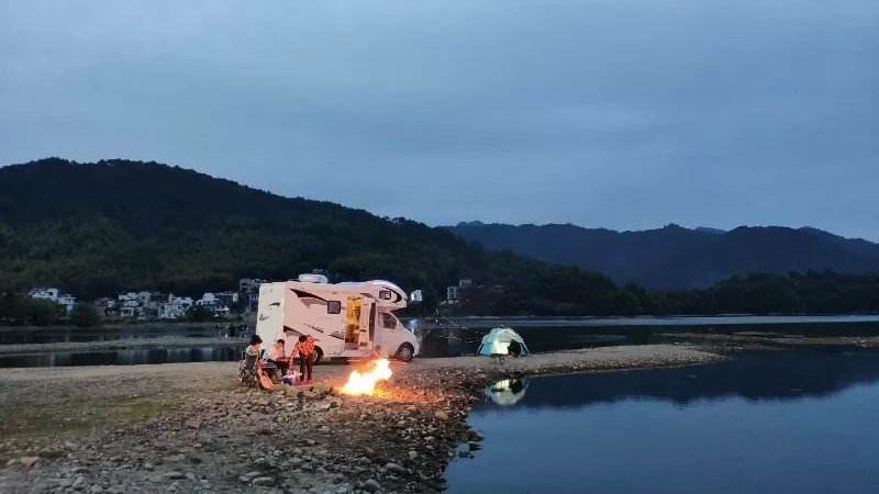 小泥人景區智慧防疫解決方案在入園環節，購票環節，游覽環節，綜合管控環節等4個環節助力景區疫情防控.jpg