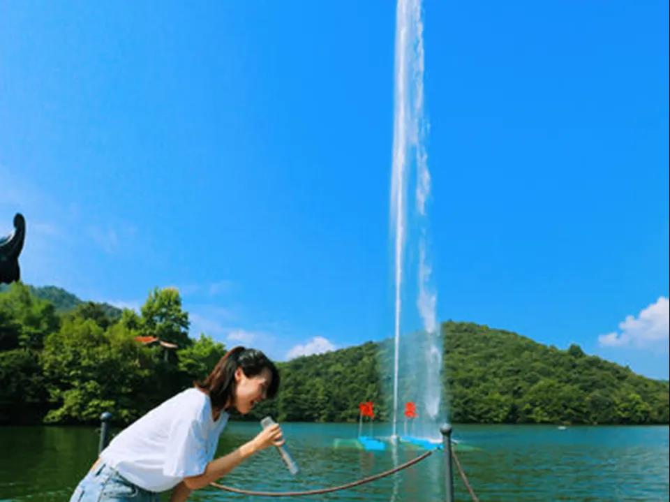 國慶暢玩龍鳳山|國粹經(jīng)典、歌舞演藝、喜劇脫口秀……水上舞臺秀，表演不重樣！乘坐游船可前排圍觀！.jpg