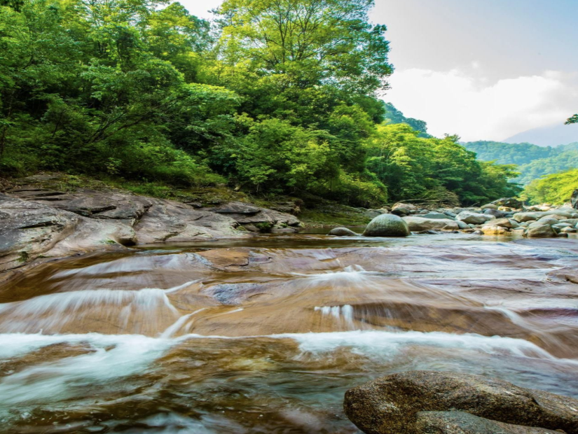 光霧山旅游景區(qū)智能地圖導覽上線，全景手繪VR展現.png