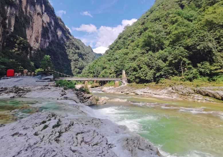 光霧山旅游景區智能地圖導覽上線，全景手繪VR展現.png