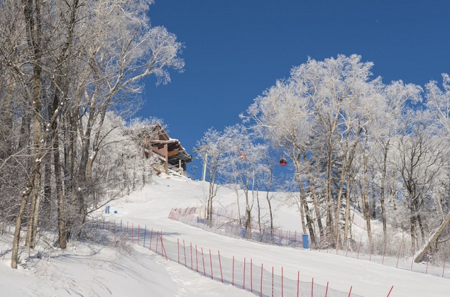 長(zhǎng)白山滑雪場(chǎng)一卡通管理系統(tǒng)解決方案1.png